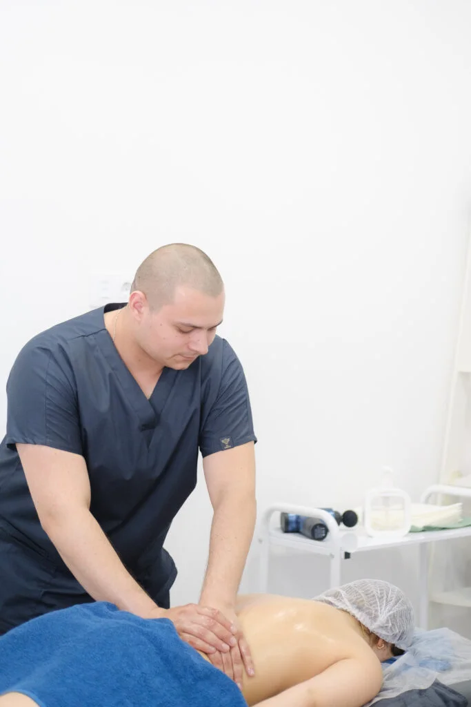 массаж спины в поясничном отделе